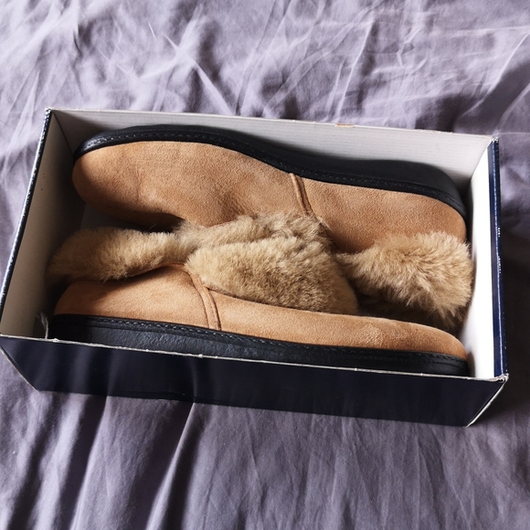 Shearling Slippers BNIB (EU41 fit small) - Picture 4 of 5